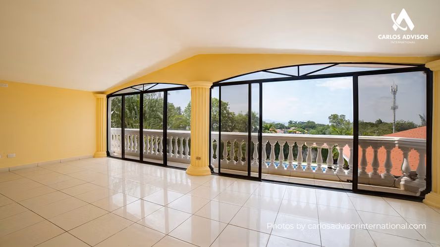 Casa Elegante En Las Cumbres, Managua