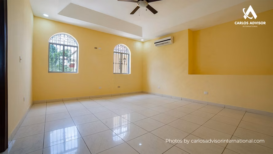 Casa Elegante En Las Cumbres, Managua