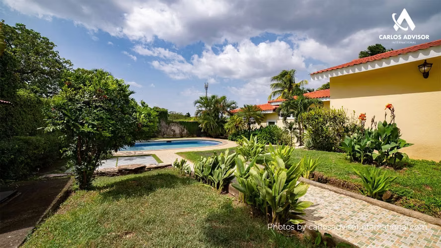 Casa Elegante En Las Cumbres, Managua