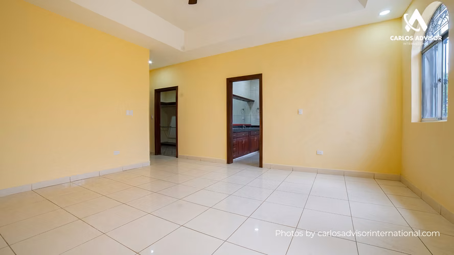 Casa Elegante En Las Cumbres, Managua