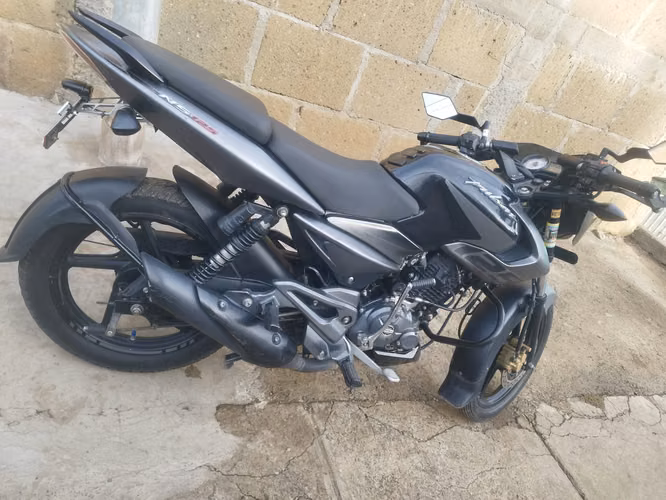 Vendo linda moto bajaj pulsar 125 ns año 2022