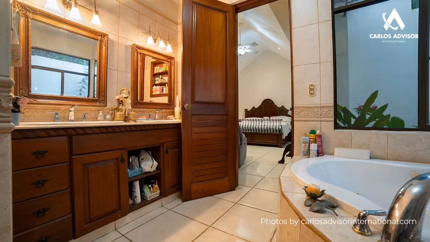 RESIDENCIA DE LUJO EN MONTE TABOR, MANAGUA - NICARAGUA.
