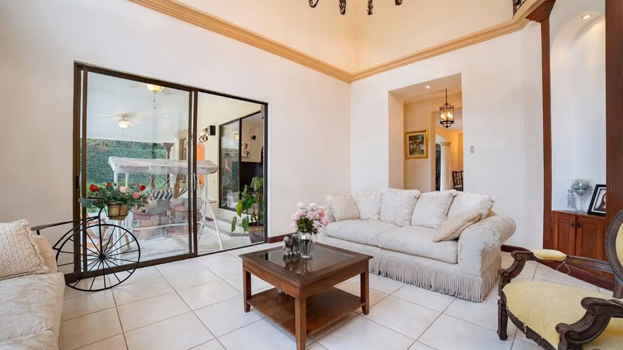 RESIDENCIA DE LUJO EN MONTE TABOR, MANAGUA - NICARAGUA.