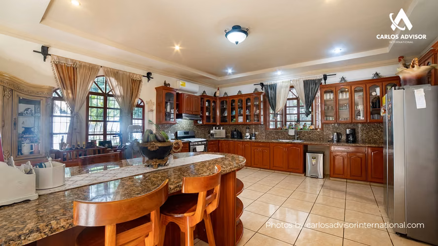     CASA DE LUJO EN JINOTEPE, CARAZO - NICARAGUA