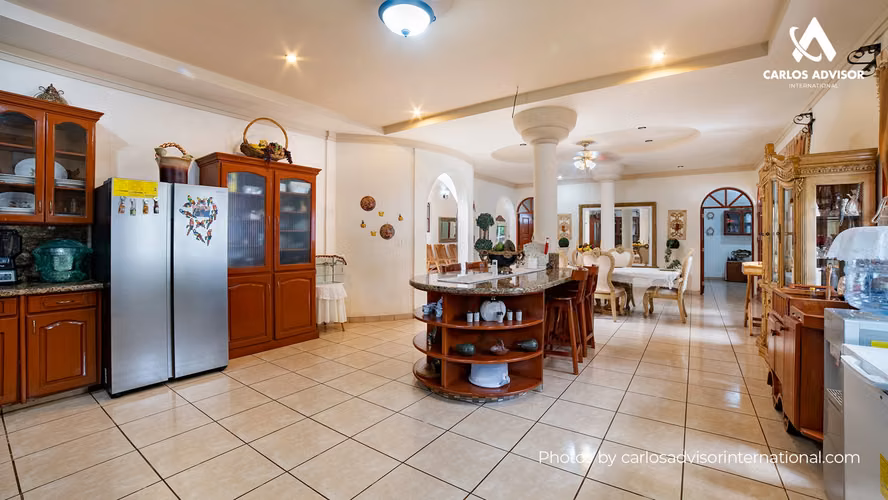     CASA DE LUJO EN JINOTEPE, CARAZO - NICARAGUA