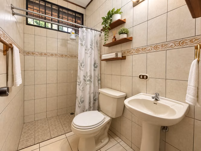  SE RENTA AMPLIA CASA PARA OFICINAS O VIVIENDA-LÍNEA BLANCA - Imagen 7