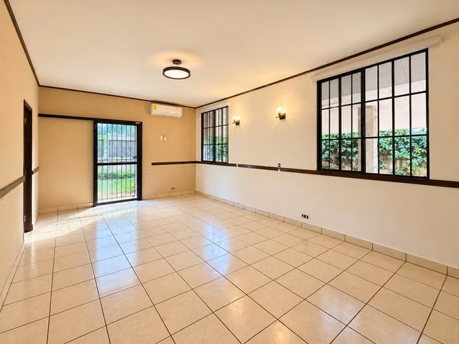  SE RENTA AMPLIA CASA PARA OFICINAS O VIVIENDA-LÍNEA BLANCA - Imagen 4