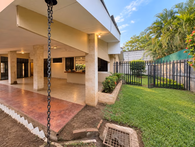  SE RENTA AMPLIA CASA PARA OFICINAS O VIVIENDA-LÍNEA BLANCA - Imagen 9