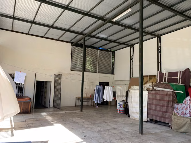 Venta de propiedad comercial en calle principal de Los Robles  - Imagen 2