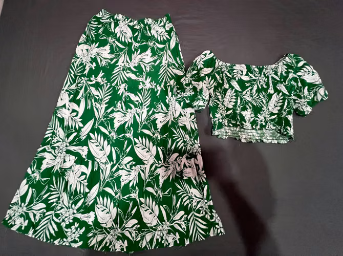 Top y falda verde talla M.