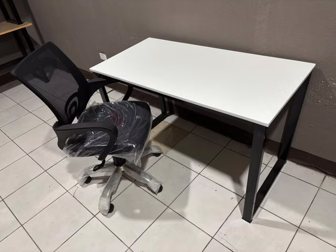 Combo escritorio sencillo + silla de oficina 