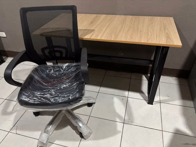 Combo escritorio sencillo + silla de oficina 