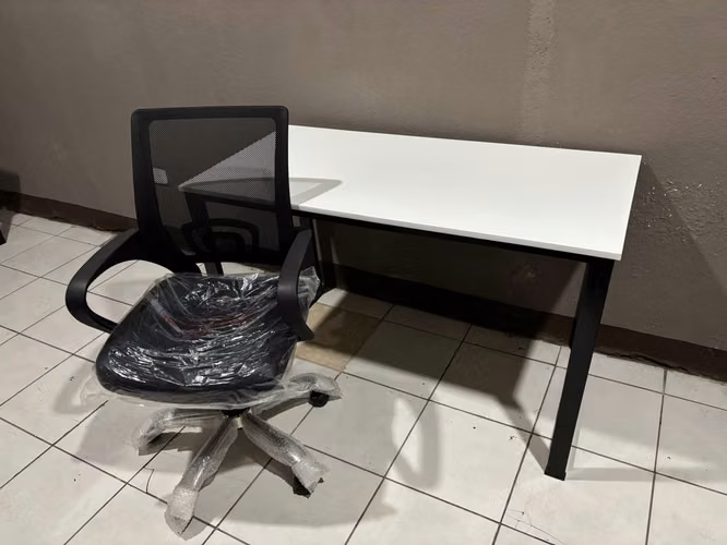 Combo escritorio sencillo + silla de oficina 