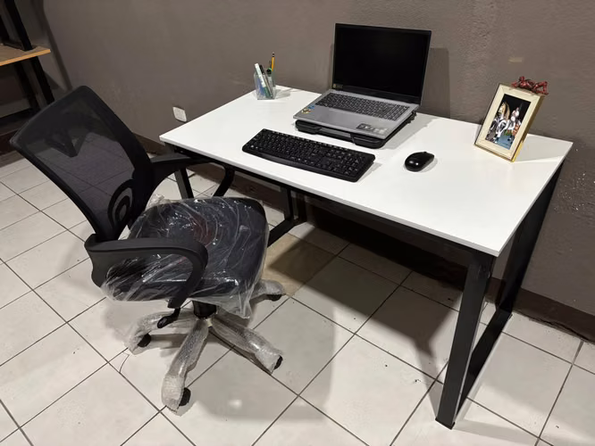 Combo escritorio sencillo + silla de oficina 