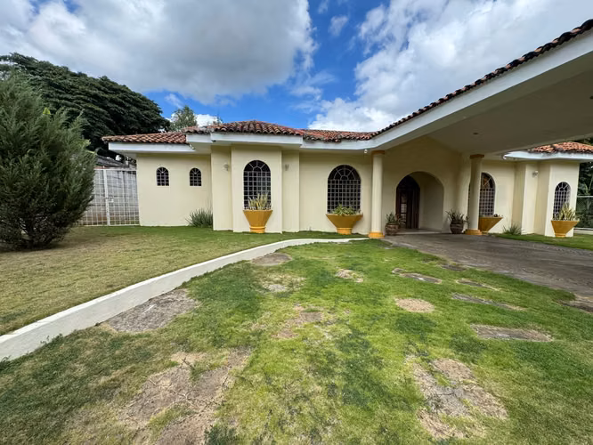 Venta y Alquiler de Casa en Carretera Vieja a Leon 