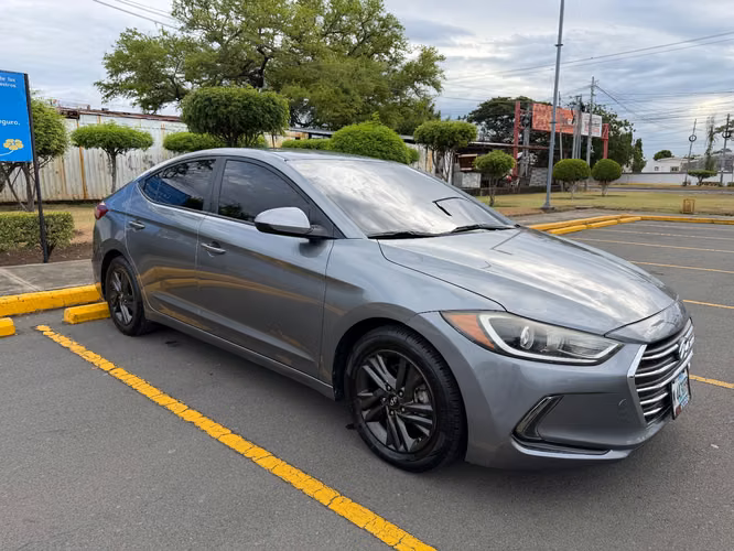 Hyundai Elantra 2017 Automático 
