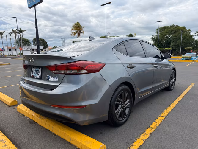Hyundai Elantra 2017 Automático 