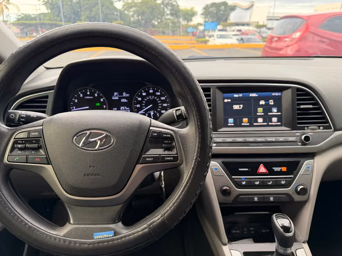 Hyundai Elantra 2017 Automático 