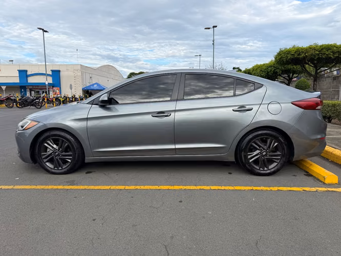 Hyundai Elantra 2017 Automático 