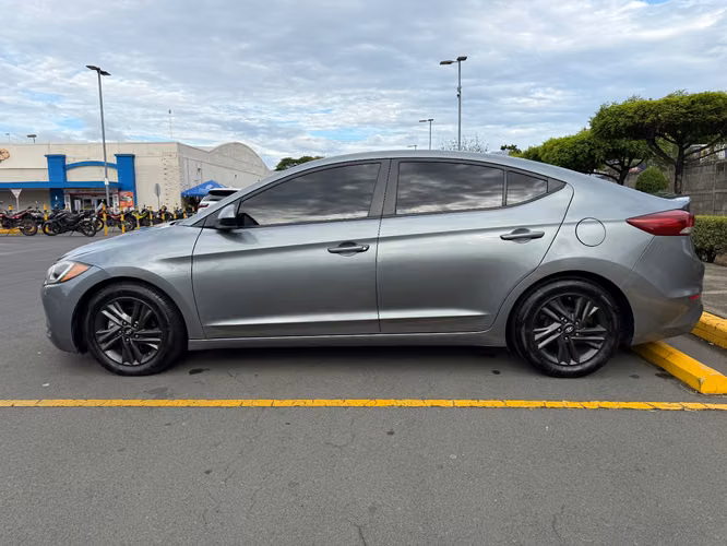 Hyundai Elantra 2017 Automático 