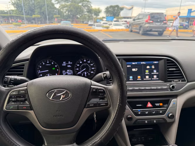 Hyundai Elantra 2017 Automático 