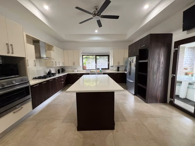 Residencia amueblada de 5 habitaciones con piscina en Lomas de Santa Lucía | Santo Domingo  - Imagen 7