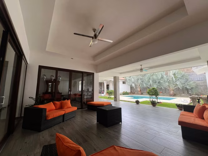 Residencia amueblada de 5 habitaciones con piscina en Lomas de Santa Lucía | Santo Domingo  - Imagen 9