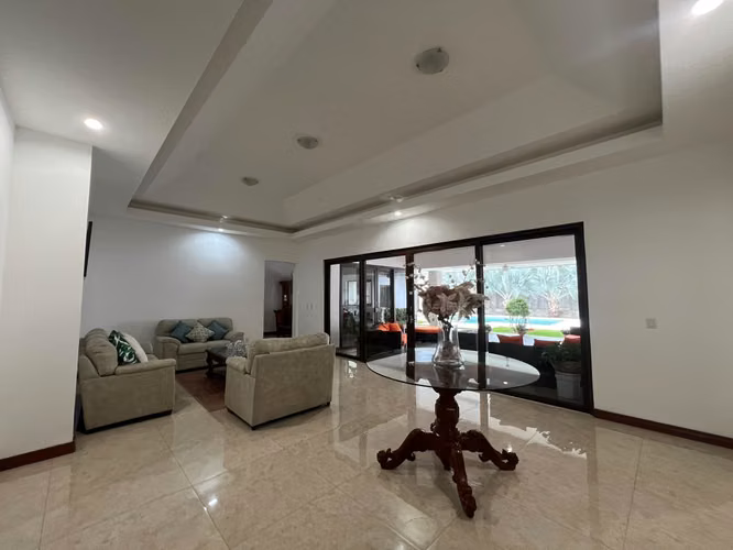 Residencia amueblada de 5 habitaciones con piscina en Lomas de Santa Lucía | Santo Domingo  - Imagen 18