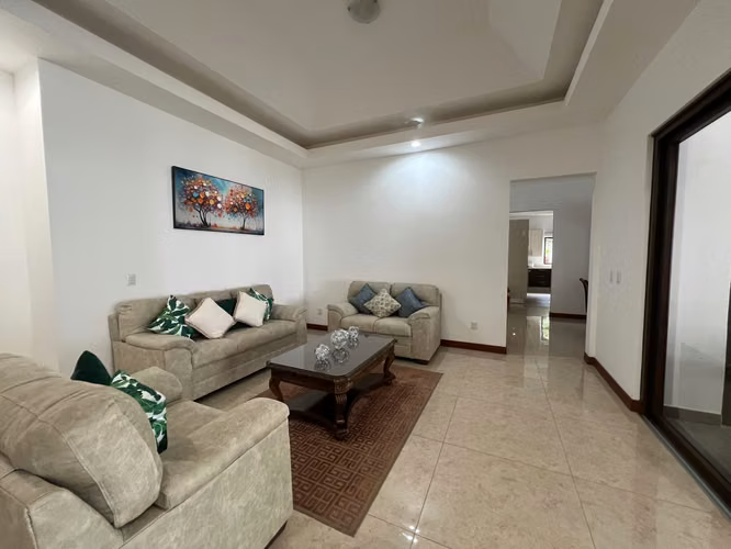Residencia amueblada de 5 habitaciones con piscina en Lomas de Santa Lucía | Santo Domingo  - Imagen 8