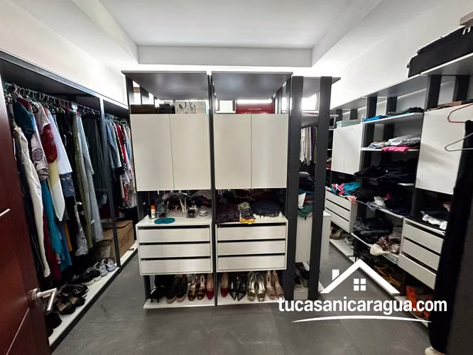 SE RENTA CASA DE 6 HABITACIONES EN LOMAS DE SANTA LUCÍA – SANTO DOMINGO, MANAGUA - Imagen 9