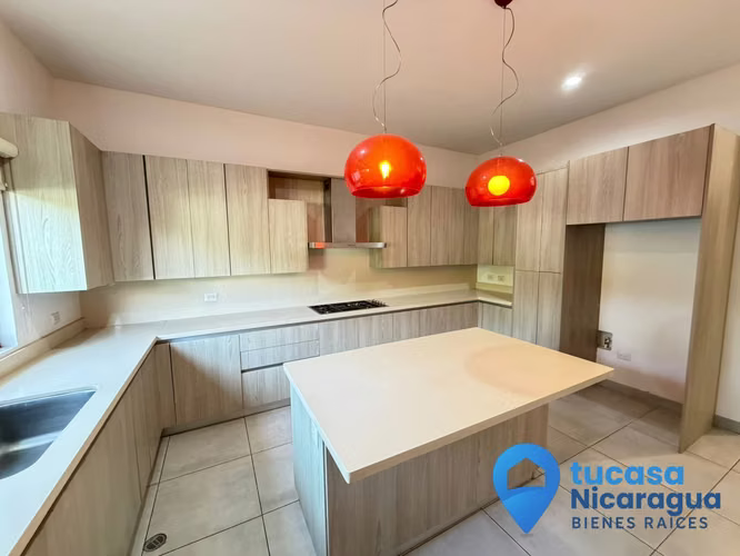SE RENTA CASA DE 6 HABITACIONES EN LOMAS DE SANTA LUCÍA – SANTO DOMINGO, MANAGUA - Imagen 13