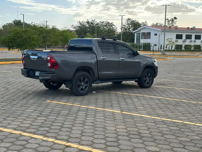 Toyota Hilux SRV 2022 - Imagen 3