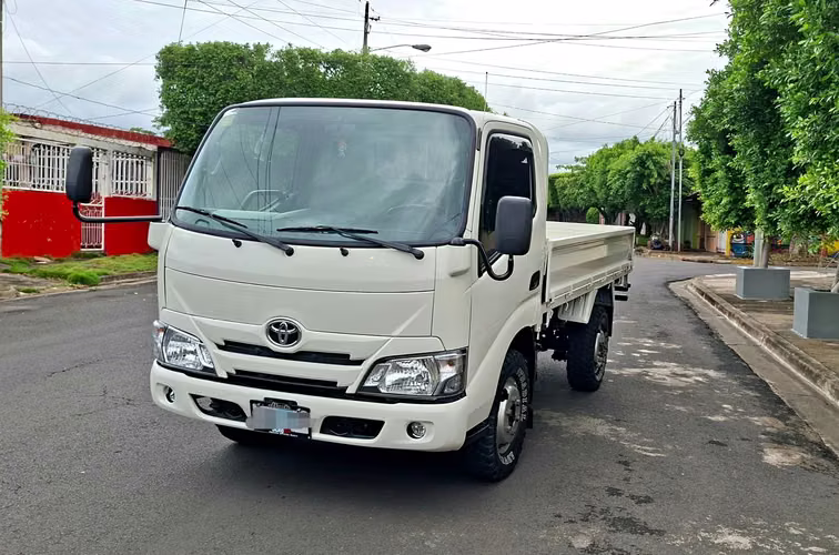TOYOTA DYNA 