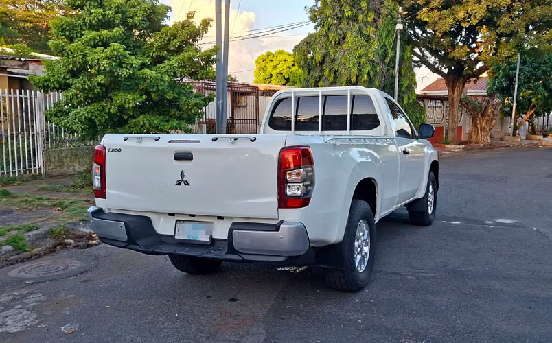 MITSUBISHI L200 CABINA SENCILLA  - Imagen 2