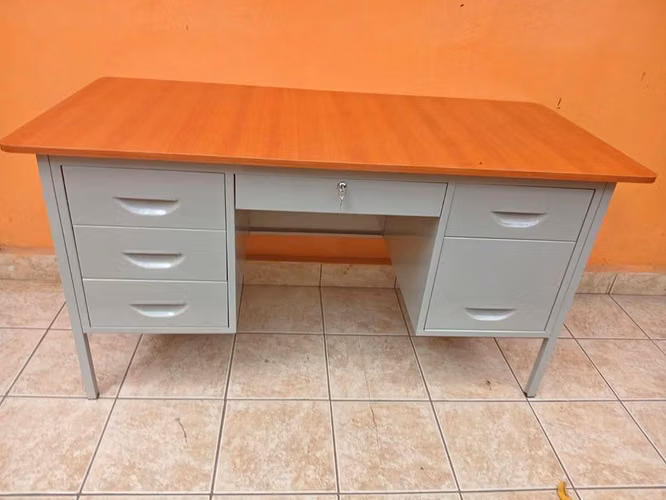 Escritorio ejecutivo de 6 gavetas 