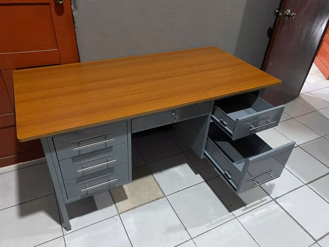 Escritorio ejecutivo de 6 gavetas 