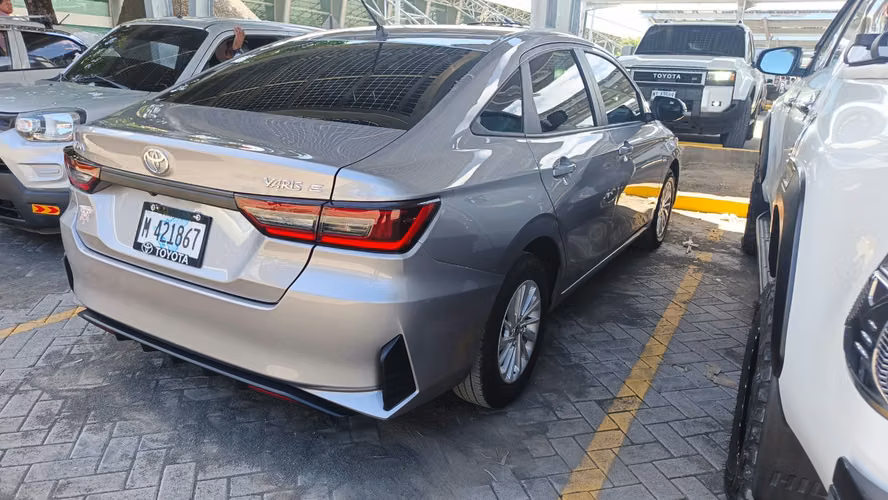 Rento vehiculos automaticos y standar, sedanes, pick up y suv 