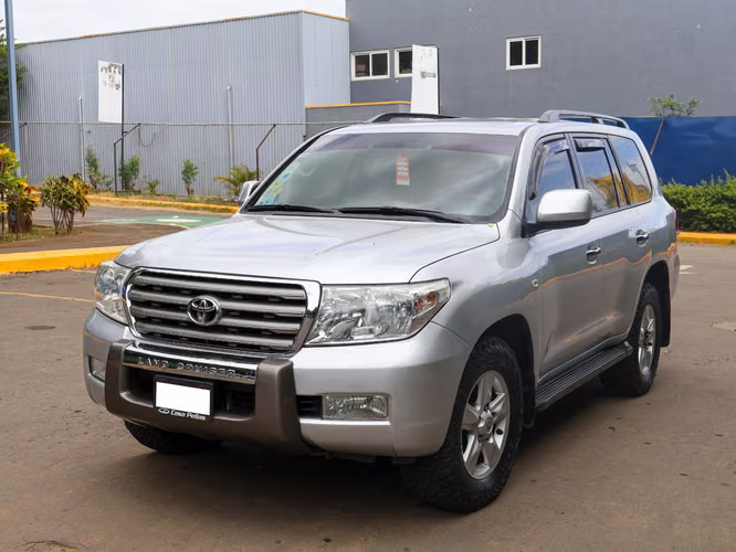 VENDO CAMIONETA TOYOTA LAND CRUISER 2012  ¡UNICO DUEÑO! 