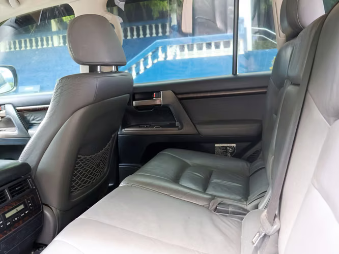 VENDO CAMIONETA TOYOTA LAND CRUISER 2012  ¡UNICO DUEÑO! 