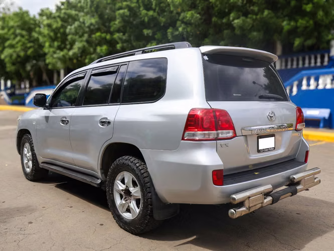 VENDO CAMIONETA TOYOTA LAND CRUISER 2012  ¡UNICO DUEÑO! 