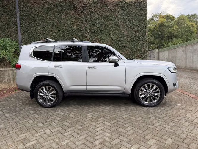 LAND CRUISER 300 .- 2027 - Imagen 5