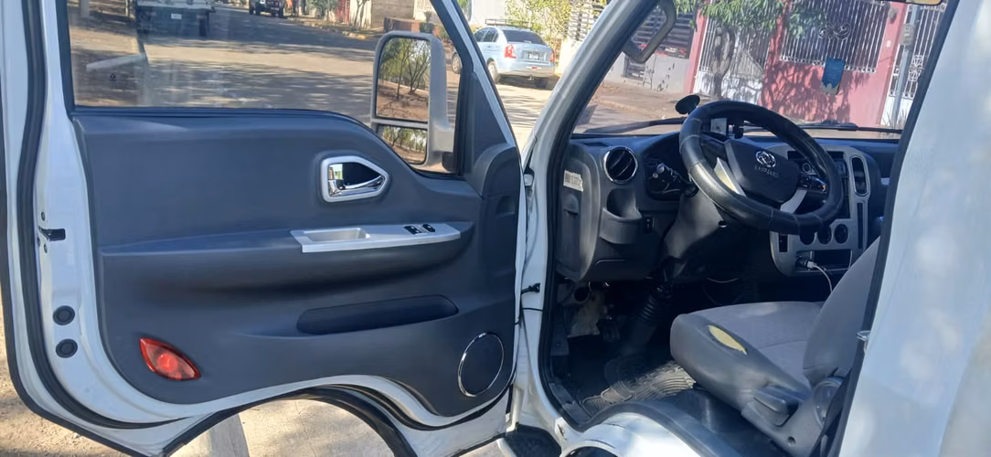 Dongfeng Captain T5 2023 - Como Nuevo (Solo 16,440 KM) - Único Dueño