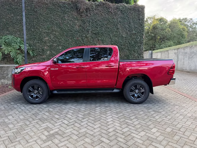 HILUX SR AUTOMATICA - 2027 NUEVA.. - Imagen 3