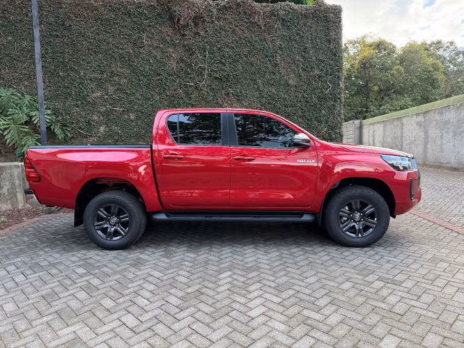 HILUX SR AUTOMATICA - 2027 NUEVA..