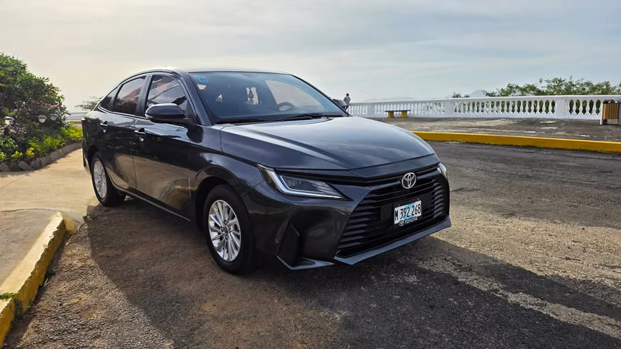 PRECIOSO YARIS E 2024 - Imagen 3