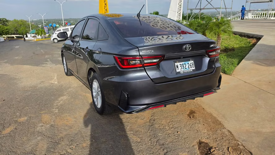PRECIOSO YARIS E 2024 - Imagen 5