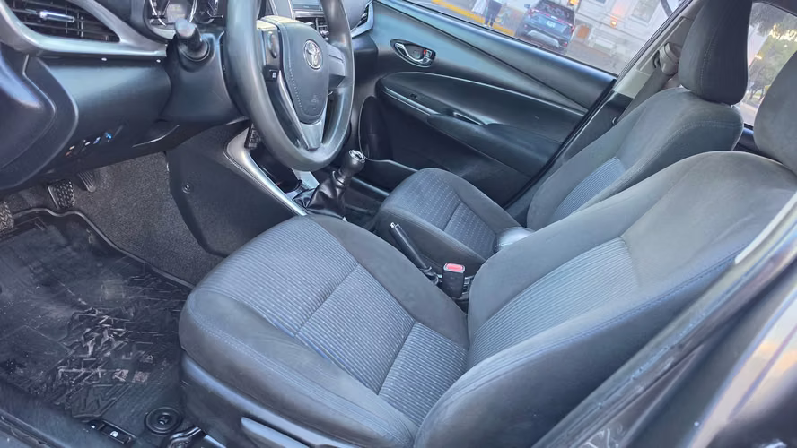 HERMOSO TOYOTA YARIS E 2019 - Imagen 7