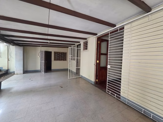 CASA CON POTENCIAL COMERCIAL EN VENTA | ALTAMIRA - Imagen 15