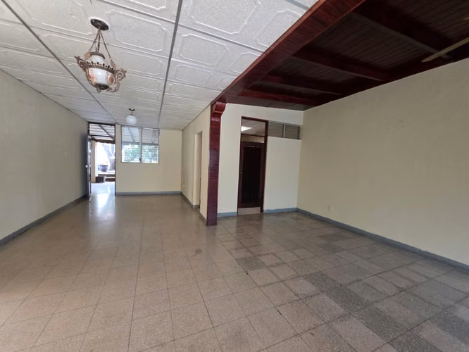 CASA CON POTENCIAL COMERCIAL EN VENTA | ALTAMIRA - Imagen 13