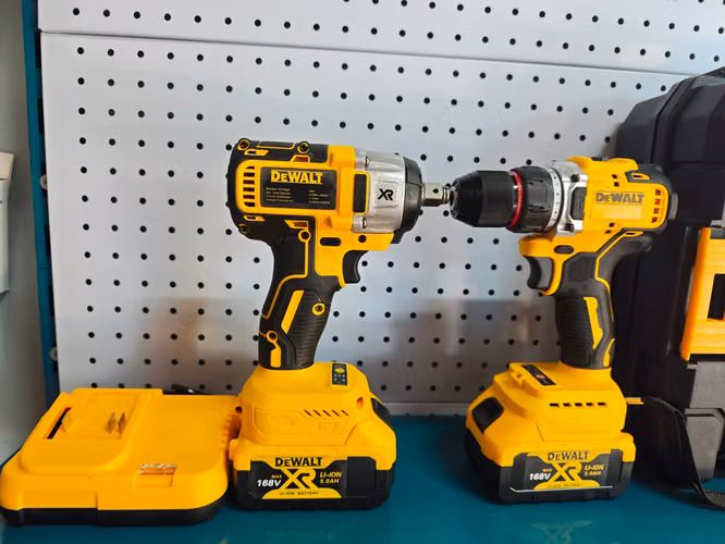 Combo de taladro más pistola de impacto DeWalt   